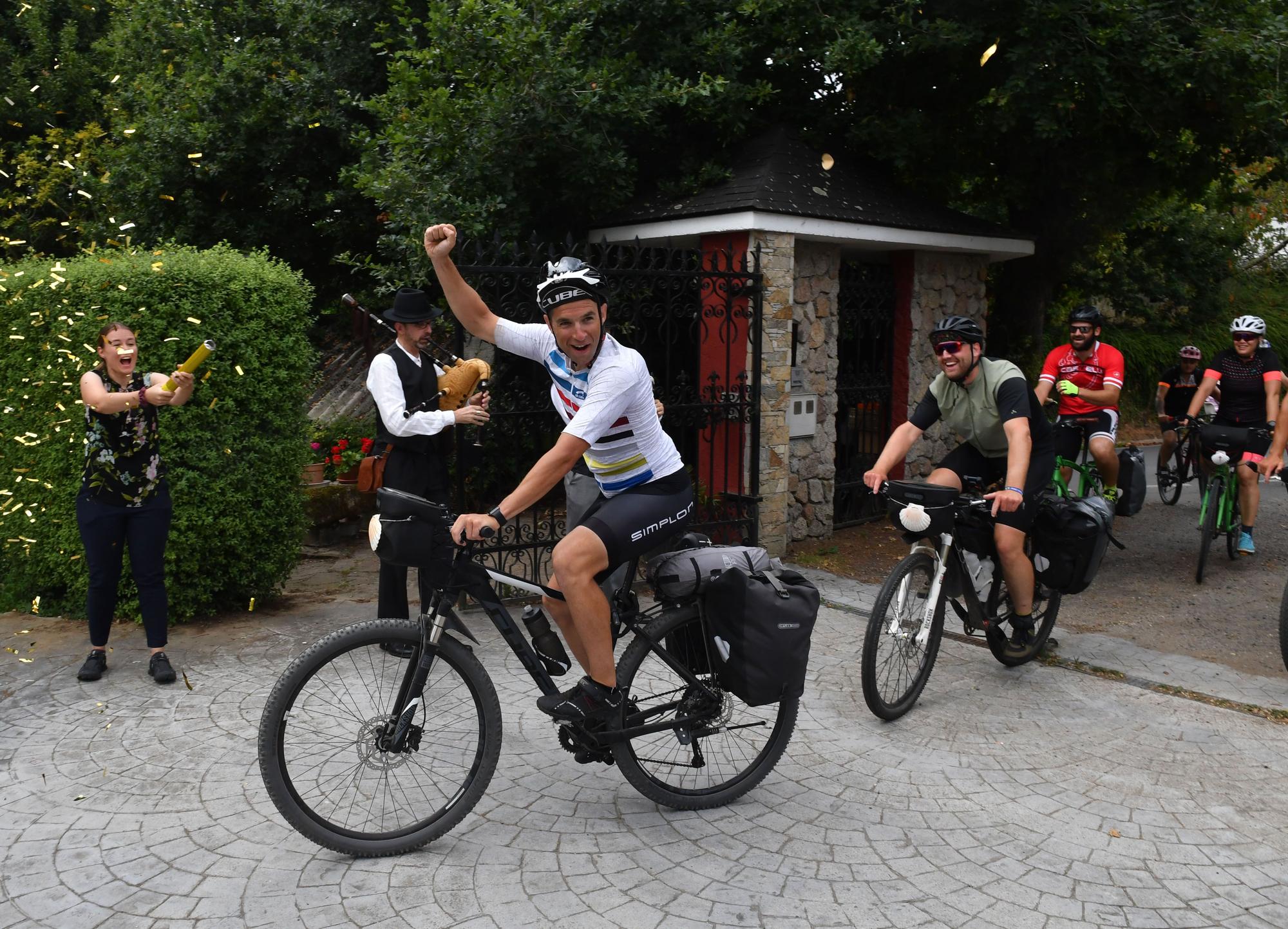 26 días y 2.200 kilómetros en bicicleta después, Ángel llegó a casa