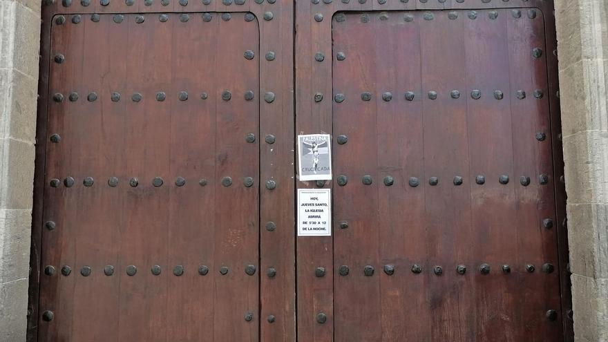 Carteles contra el genocidio en Gaza en las iglesias de Las Palmas de Gran Canaria