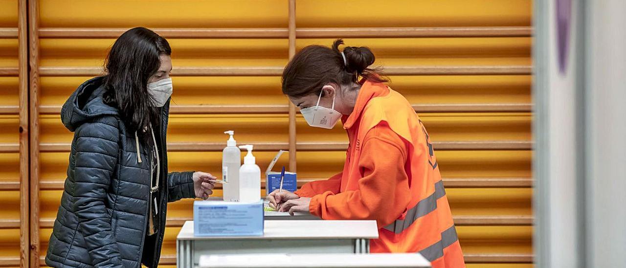 La polémica con AstraZeneca también trastoca la vacunación de la semana que viene.