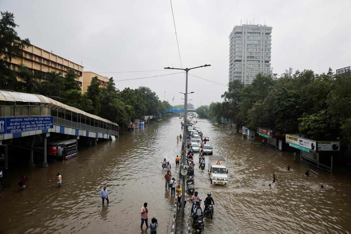 El río Yamuna se ha desbordado debido a las lluvias monzónicas en Nueva Delhi.