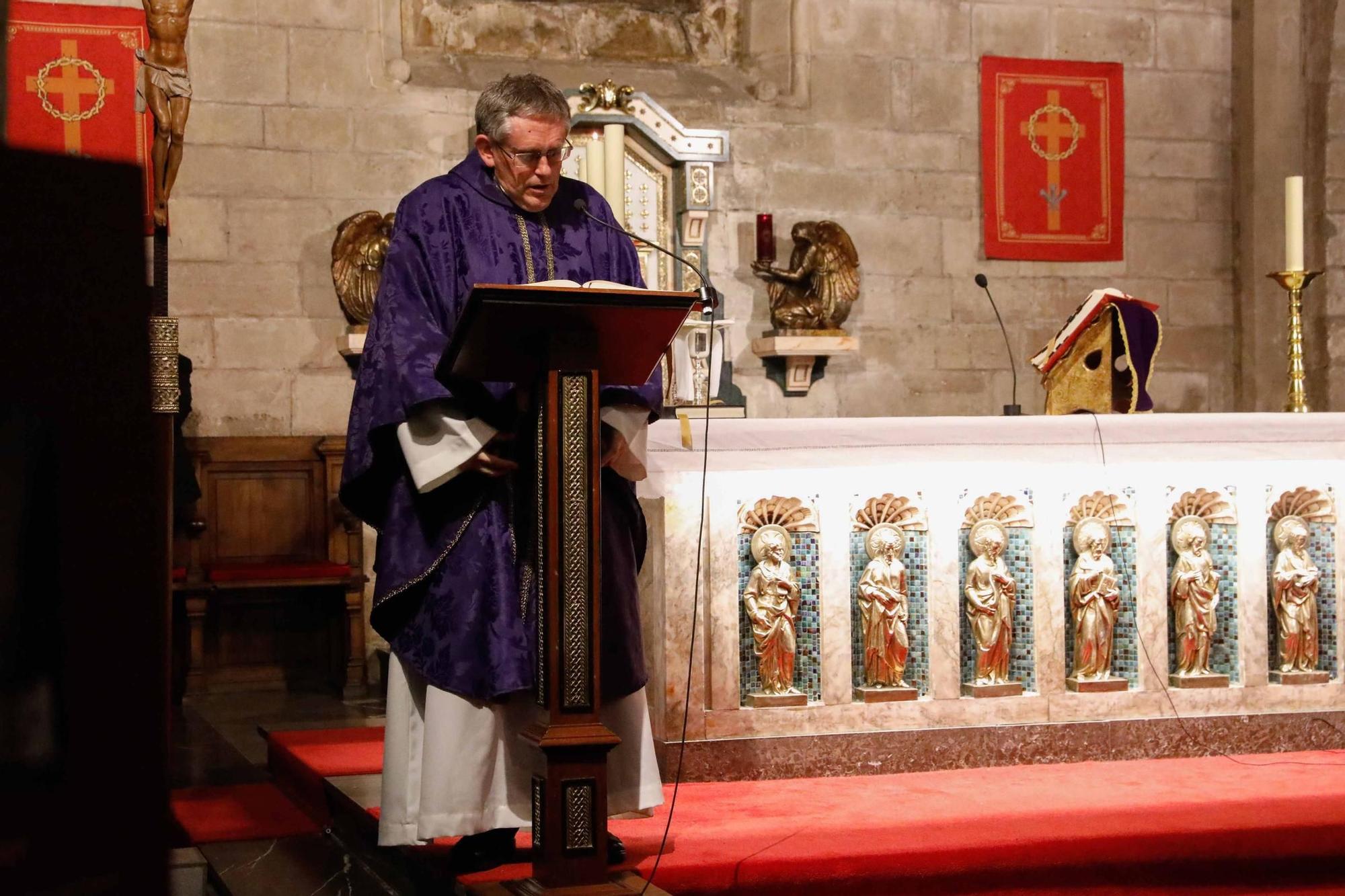 EN IMÁGENES: Los nuevos cofrades de Nuestra Señora de los Dolores en Avilés