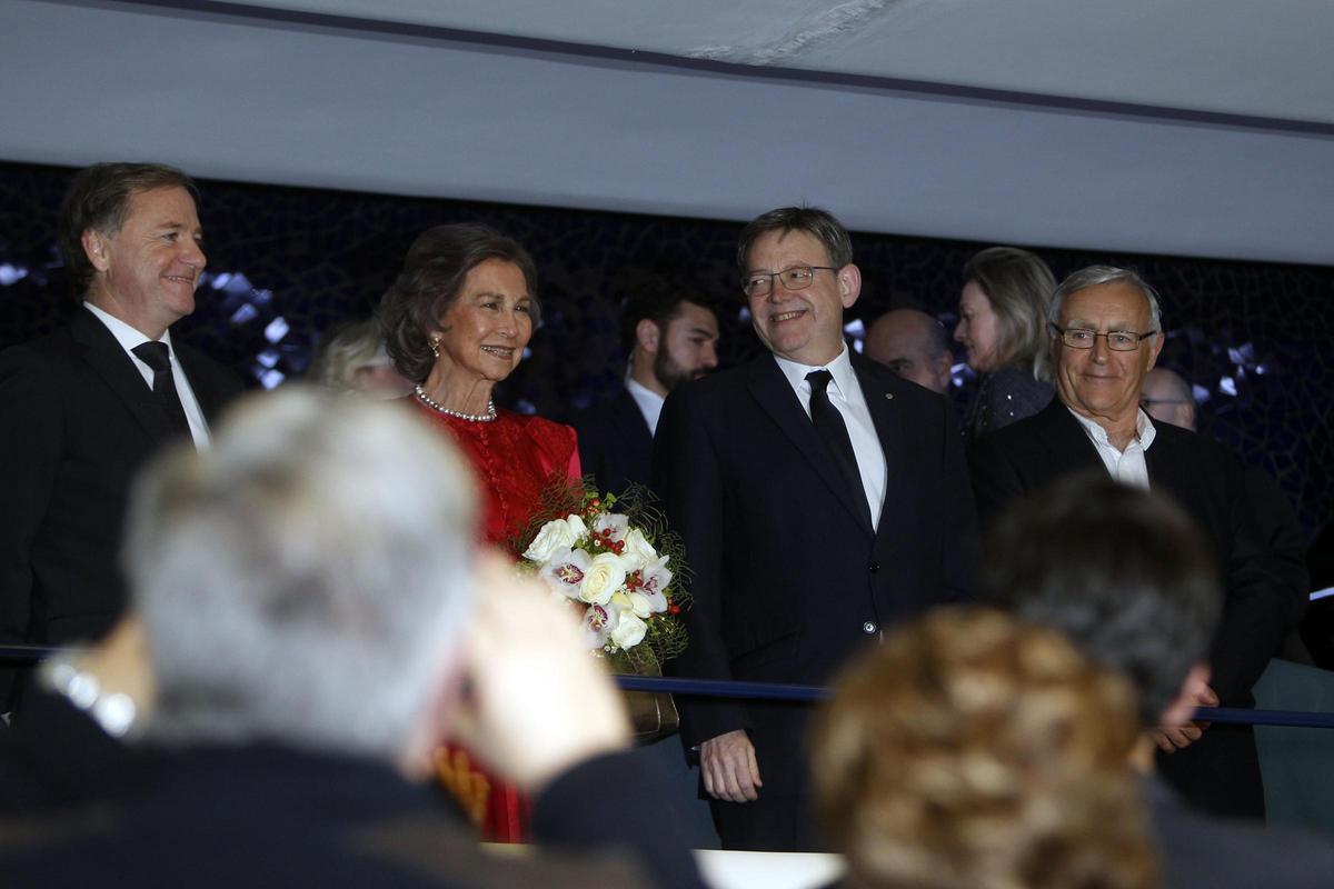 La noche en la que Valentino vistió Les Arts de alta costura con el estreno de 'La Traviata'