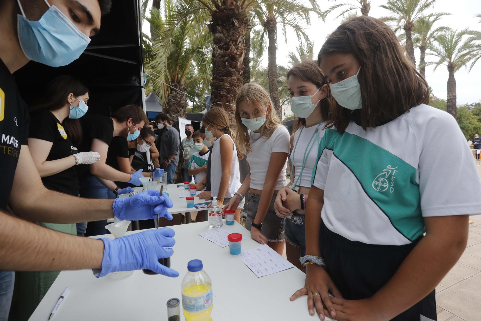 La ‘Nit Mediterrània de les Investigadores’ acerca la ciencia a los niños