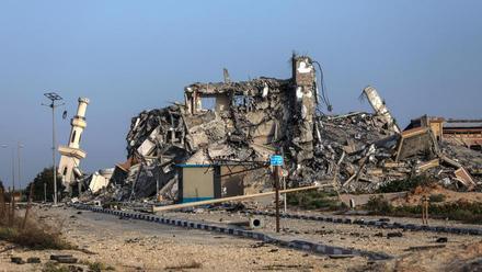 Llega ayuda humanitaria a Gaza por el muelle temporal construido por EEUU
