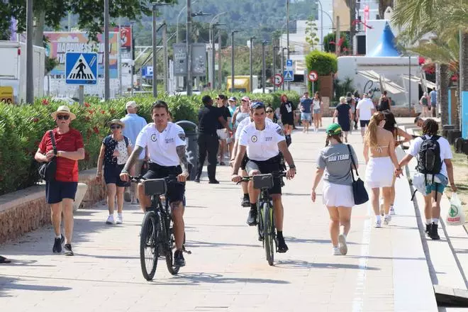Bicicletas eléctricas y motos acuáticas vuelven a velar por Sant Antoni