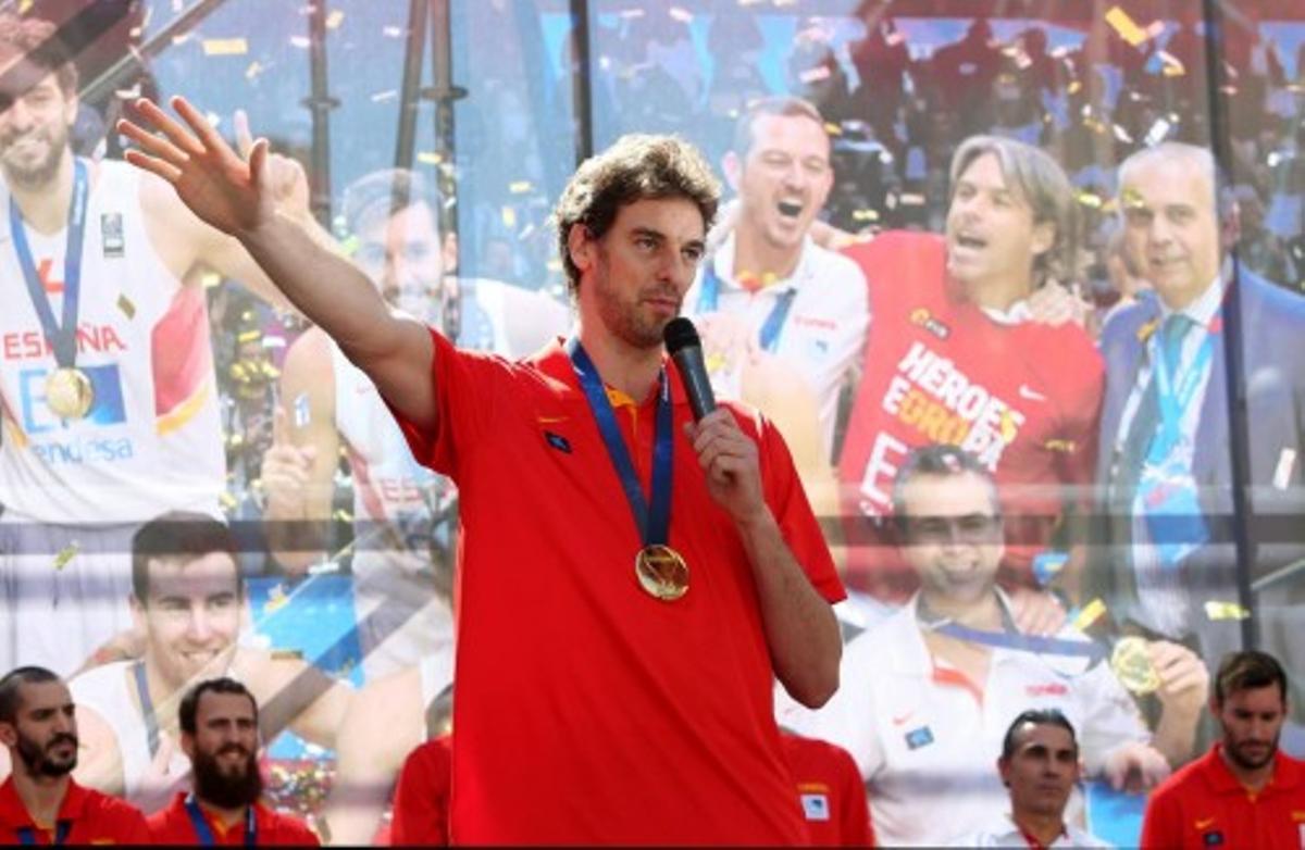 LA SELECCI?N FESTEJA EL T?TULO DEL EUROBASKET EN MADRID LA SELECCI?N FESTEJA EL T?TULO DEL EUROBASKET EN MADRID