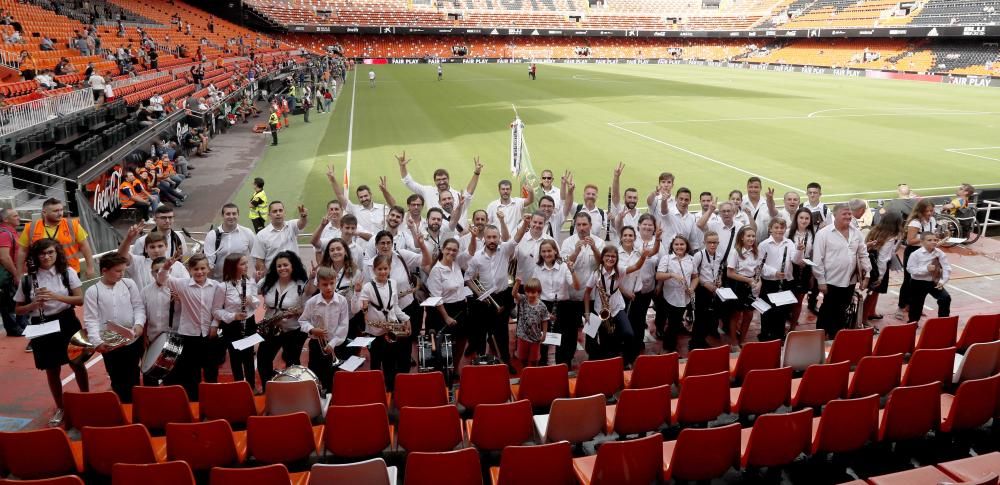 La Societat Musical Santa Cecilia de Fortaleny, en Mestalla