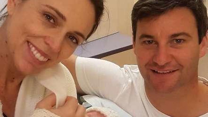 Jacinda Ardern dio a luz en un hospital público.