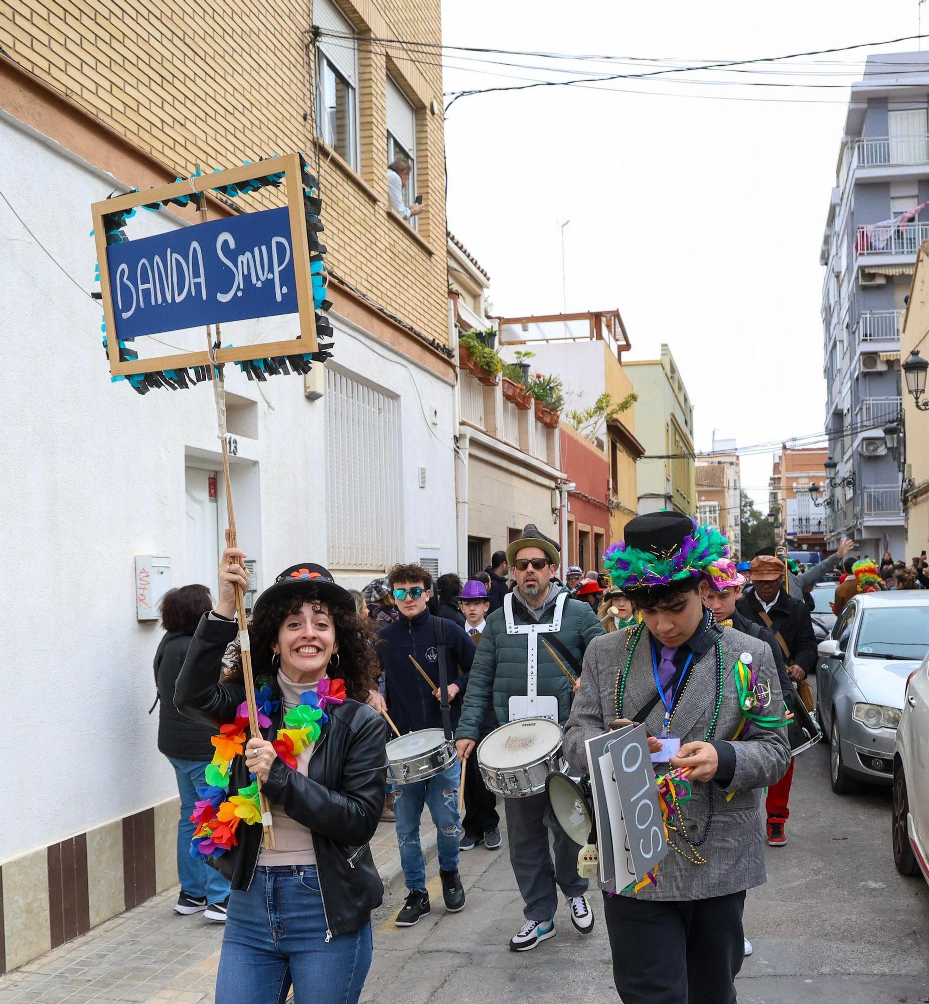 El Cabanyal se vuelca con el carnaval más americano con el 'Mardi Grass' de Nueva Orleans