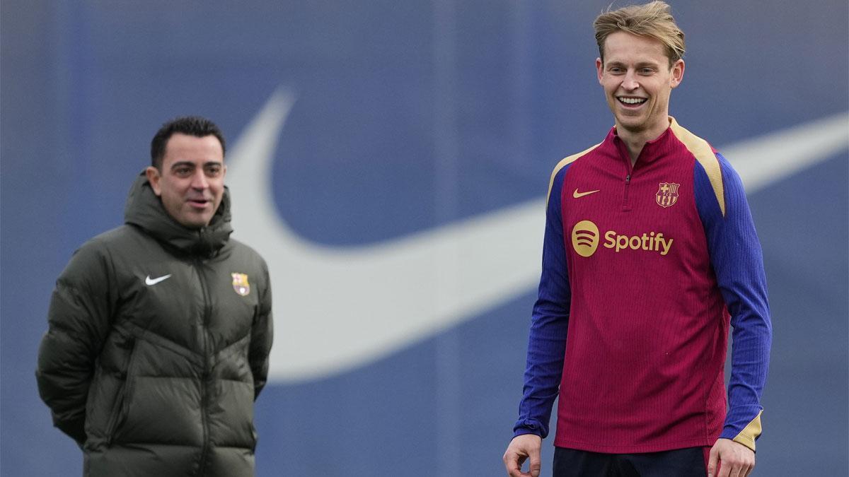 Xavi Hernández y Frenkie de Jong, en una sesión de entrenamiento del FC Barcelona