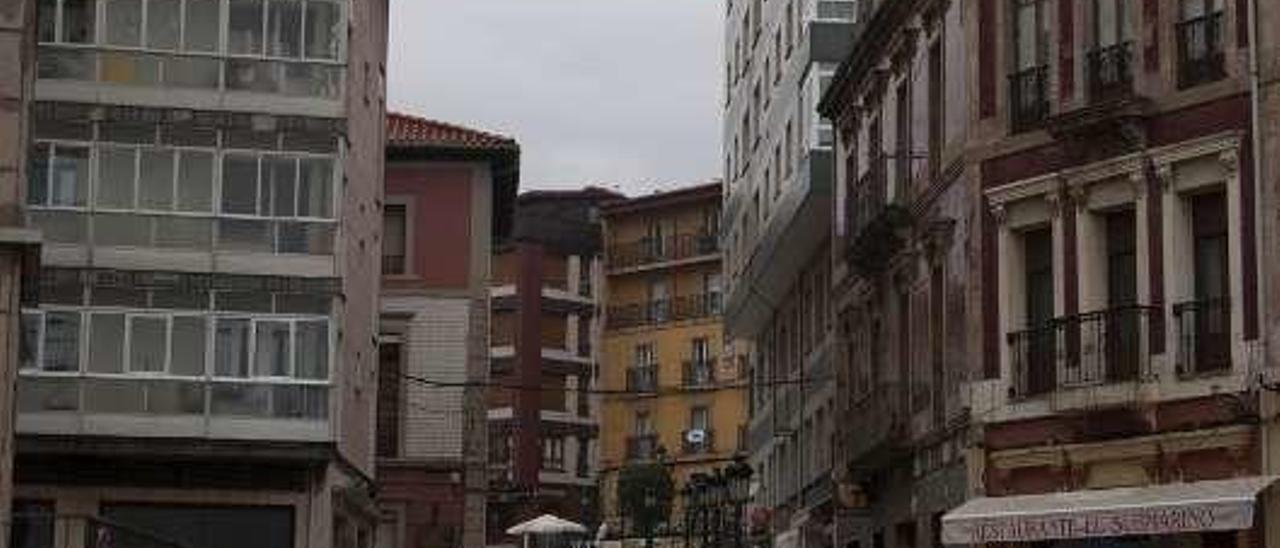 La calle Rufo Rendueles de Candás, ayer.