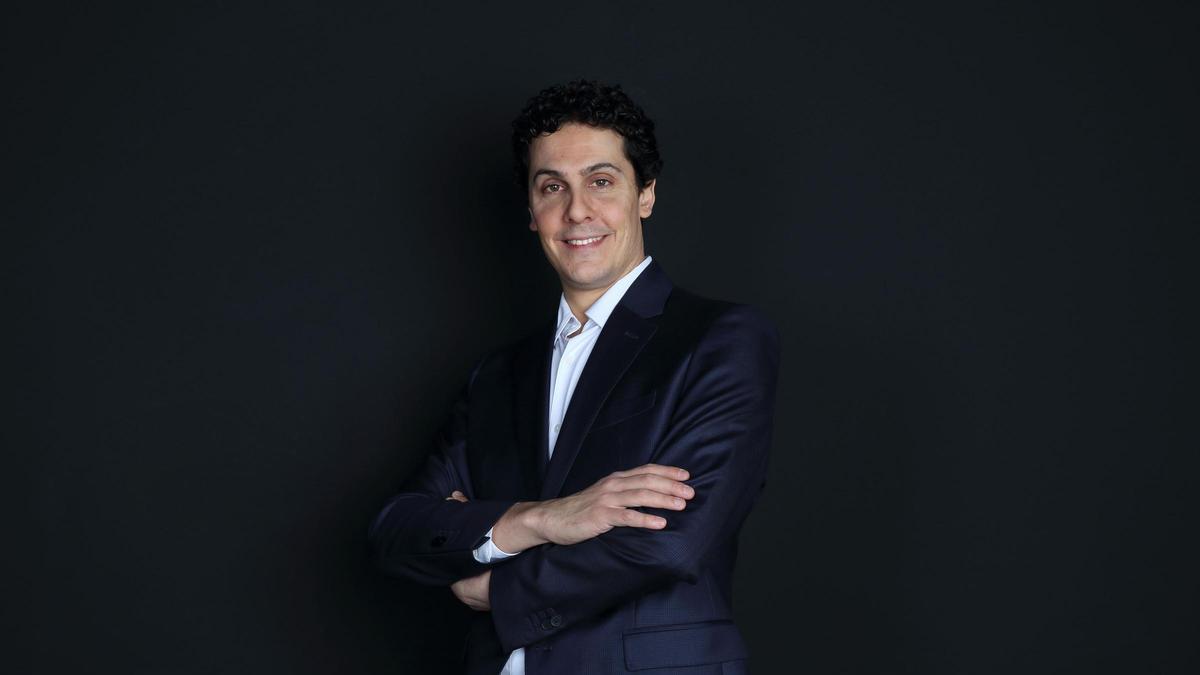El baríton Guillem Batllori en una fotografia promocional.