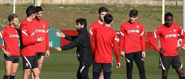 Puma vuelve a entrenarse con el Sporting