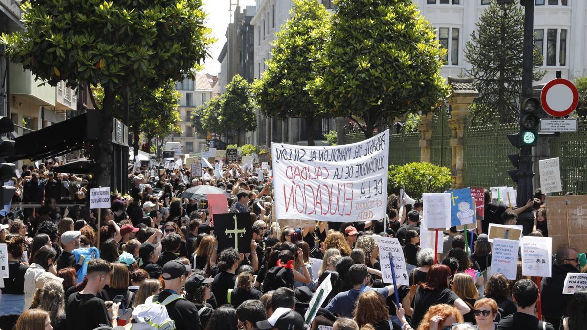 Manifestación frente a la Junta General del Principado en mayo de 2025.