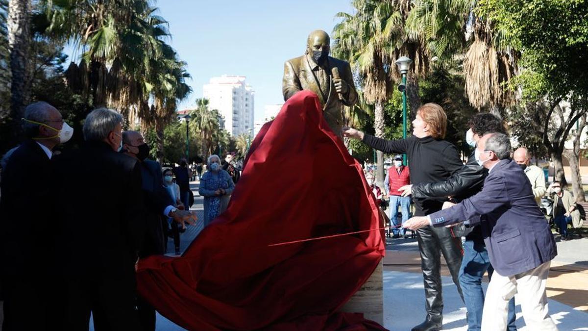 Chiquito de la Calzada ya tiene una escultura en su ciudad natal