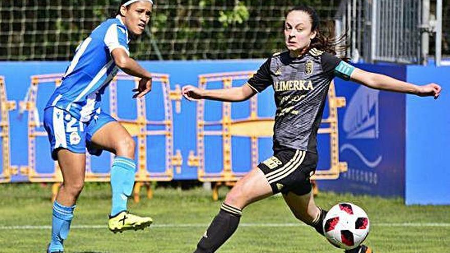 Érika golpea el balón durante el partido del pasado domingo ante el Oviedo.