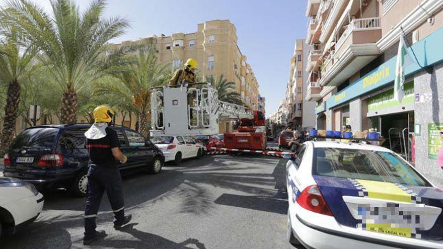 Un incendio obliga a desalojar varias viviendas