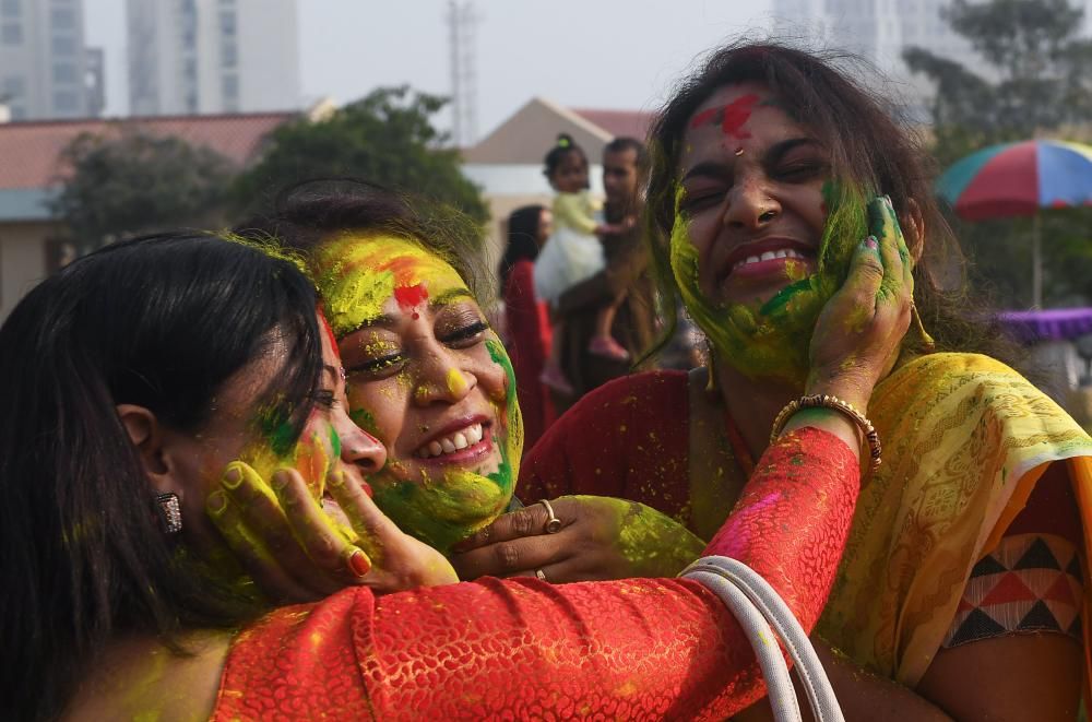 La India da la bievenida a la primavera con el tradicional festival Holi