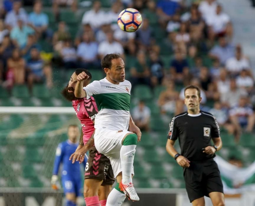 El Elche CF acelera en casa