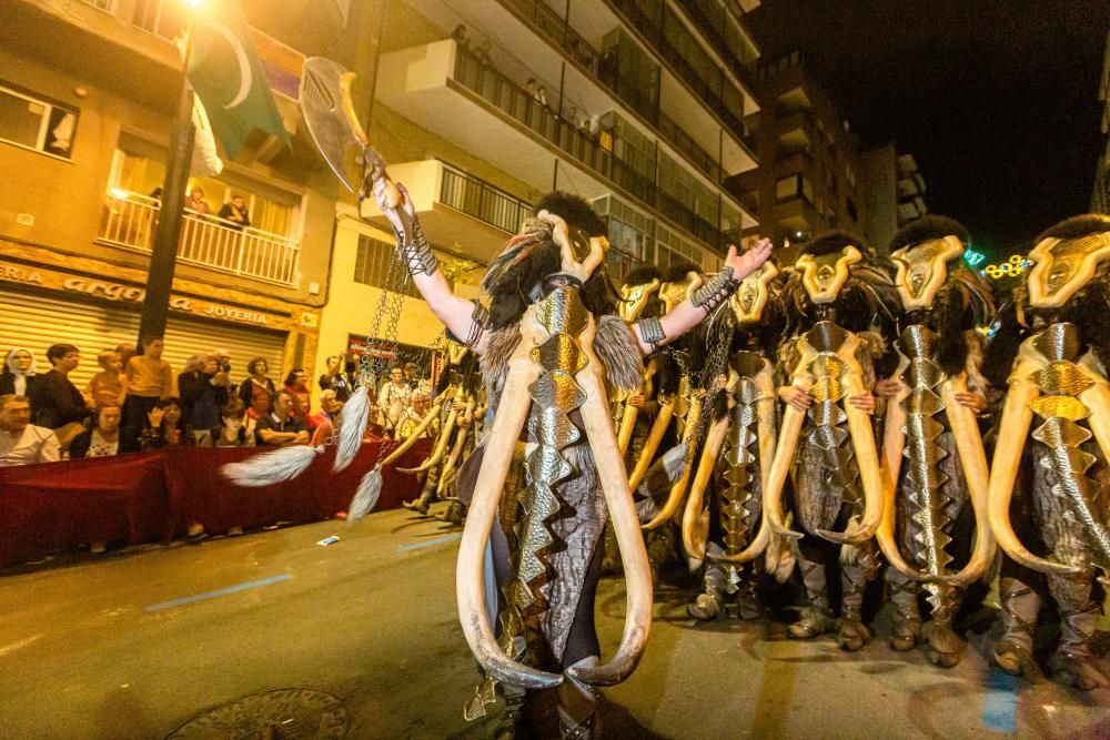 Calp se entrega a las huestes festeras en la Entrada de Moros y Cristianos