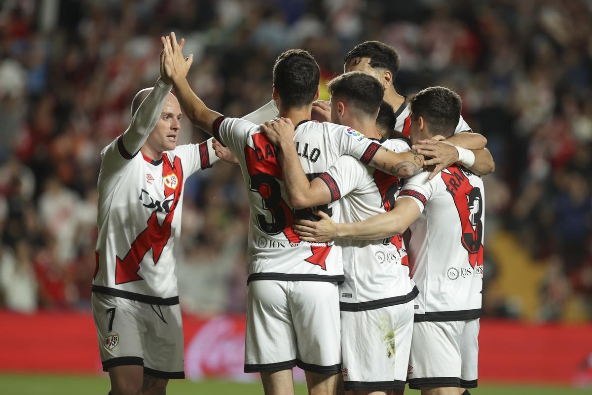 Resumen, goles y highlights del Rayo Vallecano 2 - 0 Valladolid de la jornada 33 de LaLiga Santander