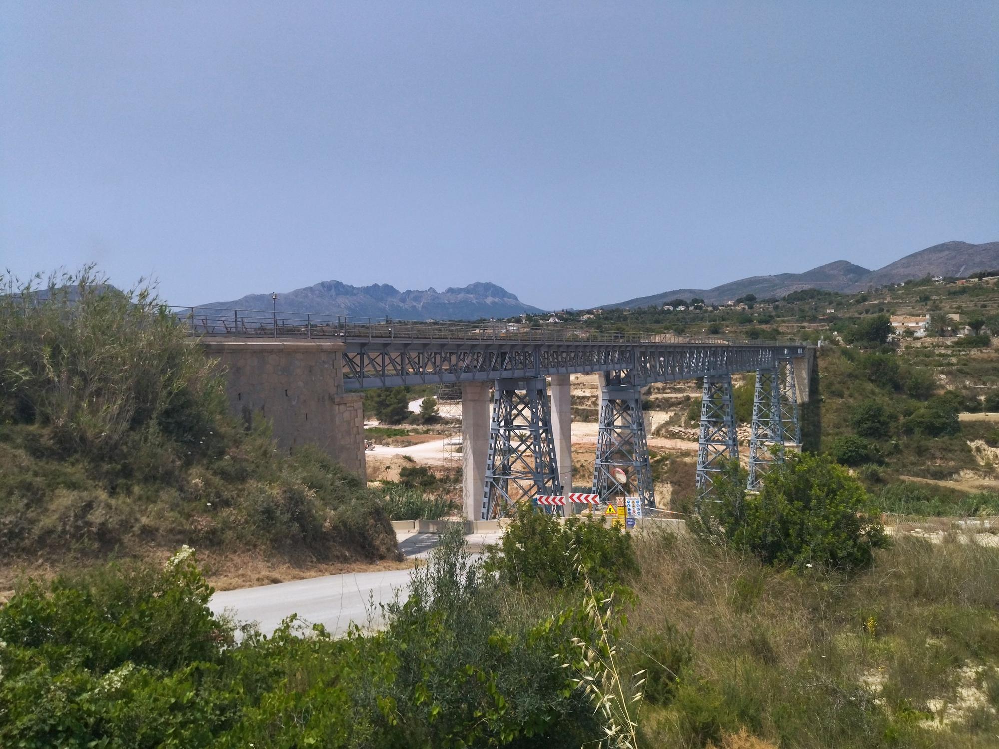 Un siglo de historia ferroviaria entre dos viaductos de Benissa