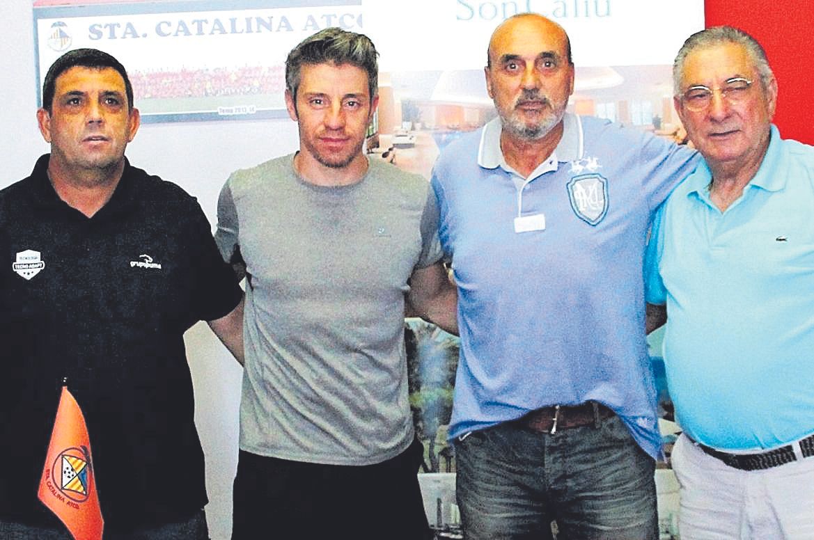 Andreu Llistó, el segundo por la izquierda, dirigirá al Santa Catalina.