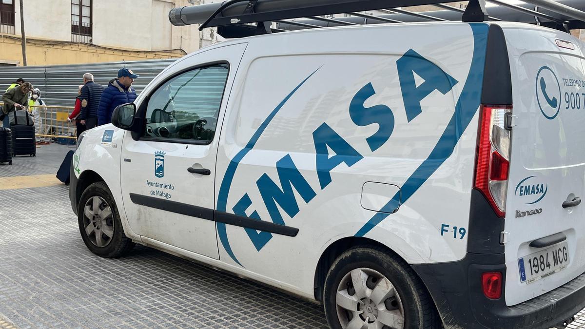 Imagen de archivo de un vehículo de la Empresa Municipal de Aguas Emasa.