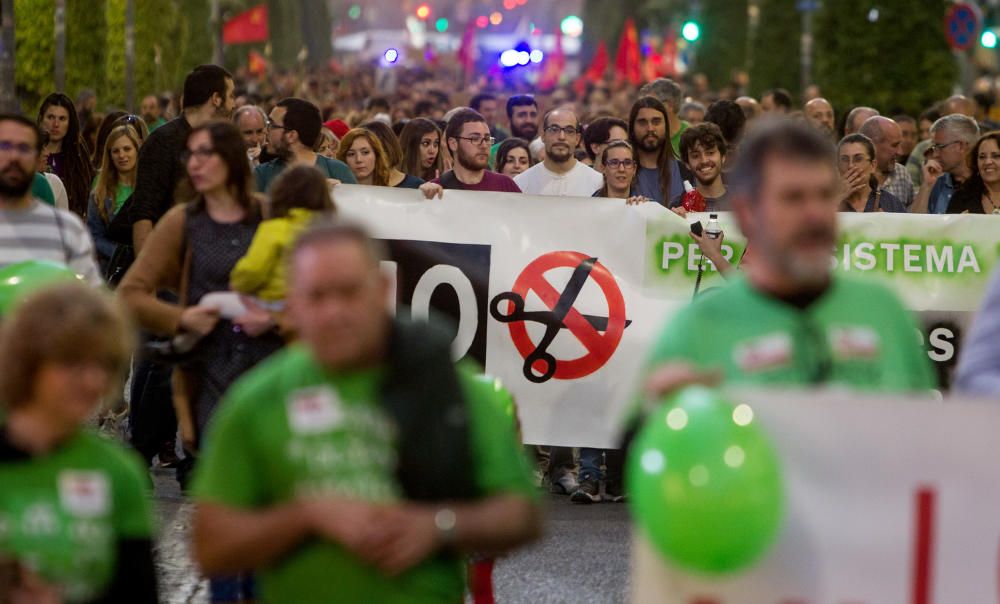 Profesores, padres y alumnos piden en la calle un pacto educativo sin la Lomce