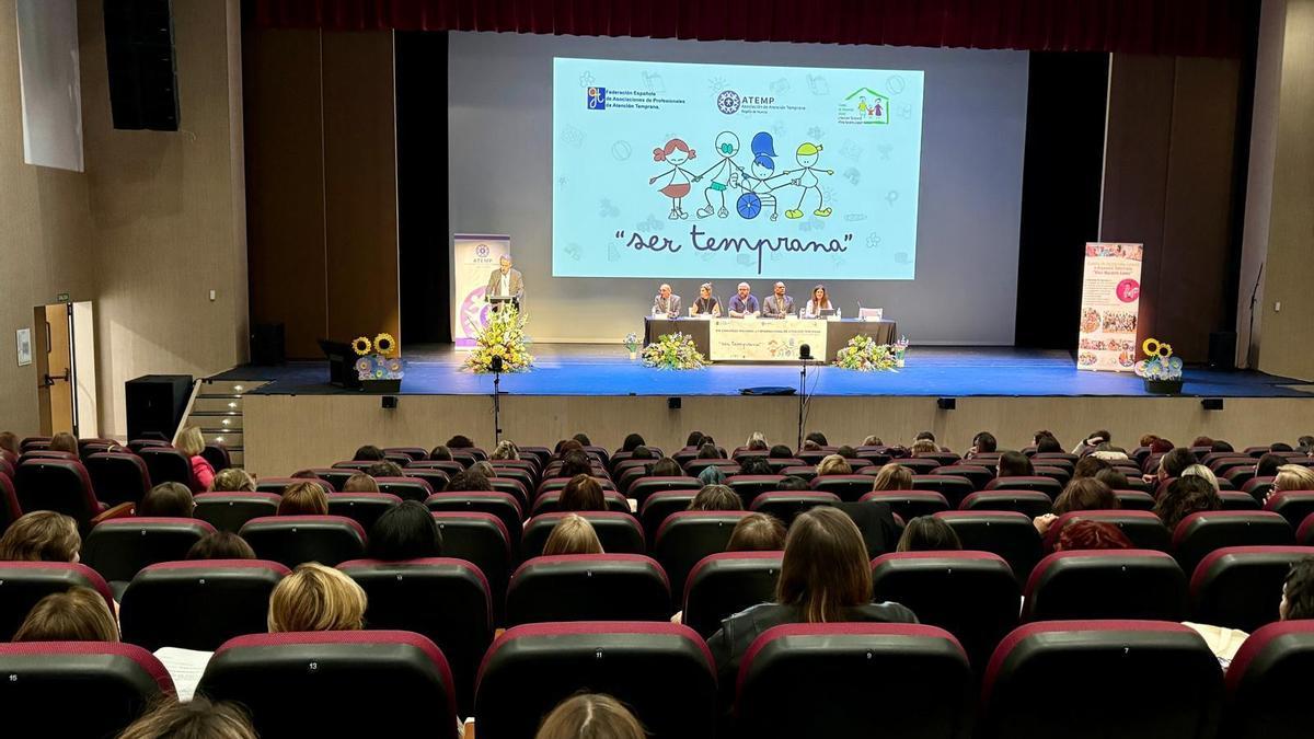 El Margarita Lozano, repleto durante la apertura del XIV Congreso Nacional y I Internacional de Atención Temprana.