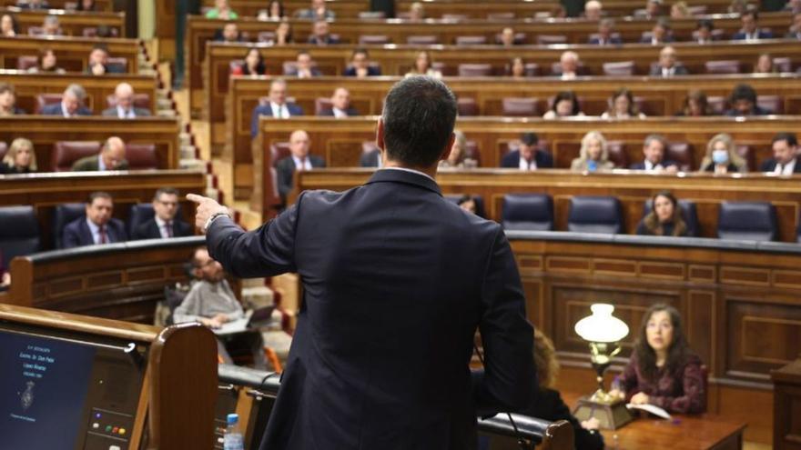Pedro Sánchez respondiendo ayer a la oposición en la sesión de control al Gobierno en el Congreso. | | EDUARDO PARRA (E. PRESS)
