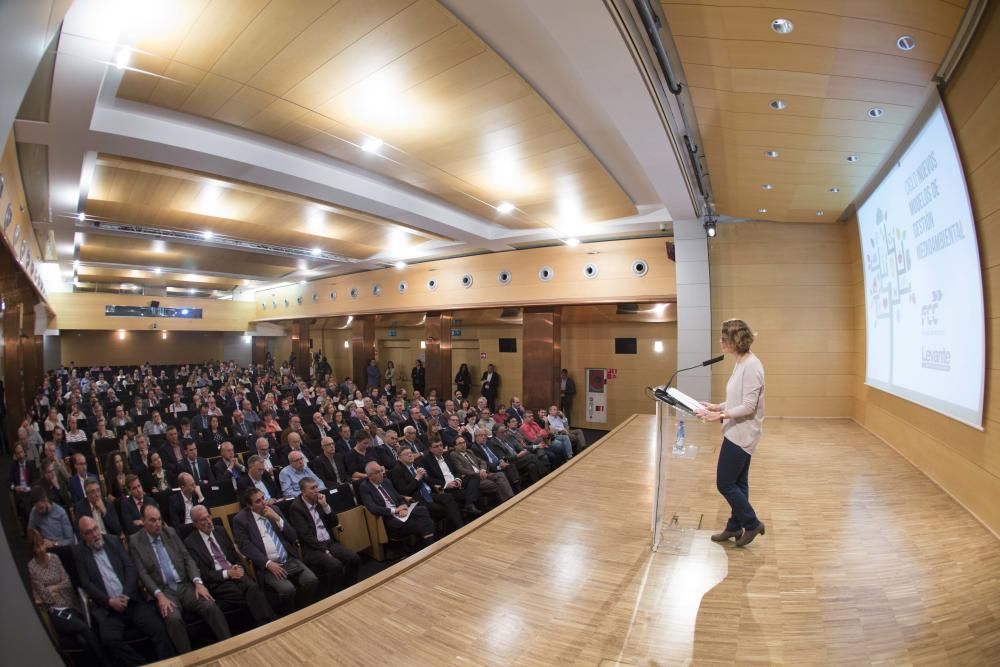 Conferencia de política ambiental de Elena Cebrián en el Club Mercantil