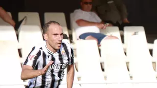 Nacho Martínez renueva con el Cartagena
