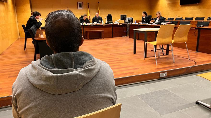 Jutgen un acusat que s’enfronta a 8 anys de presó per abusar sexualment de la seva filla de 4 anys a l’Escala