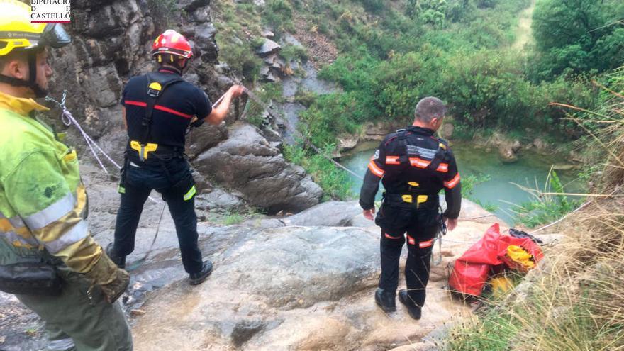 Dispositivo del consorcio de bomberos para rescatar al fallecido