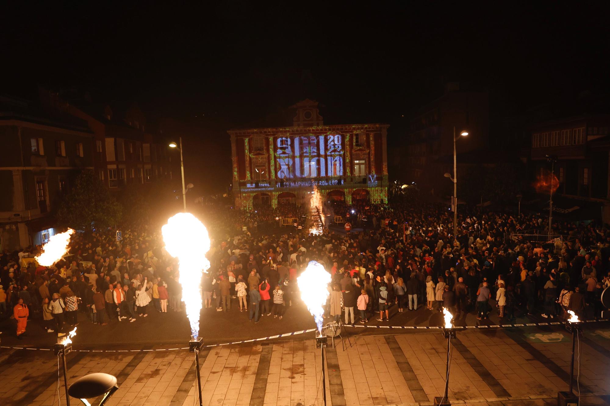 Las hogueras de San Xuan iluminan de nuevo la noche en toda Asturias