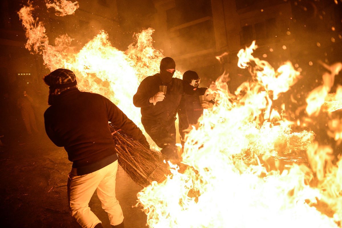 La provincia de Cáceres celebra el 'Día de la Pura' bajo el fuego