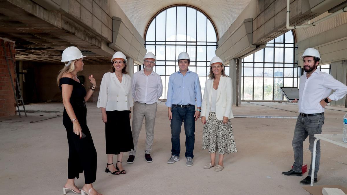 Catalá en su visita a la antigua estación marítima y futuro centro de "coworking"