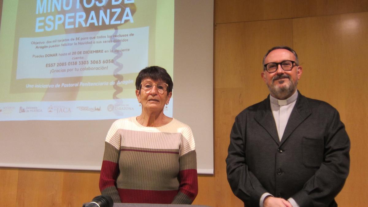La coordinadora de la campaña &#039;Minutos de esperanza&#039;, Isabel Escartín, y el director de Comunicación del Arzobispado de Zaragoza, José Antonio Calvo.