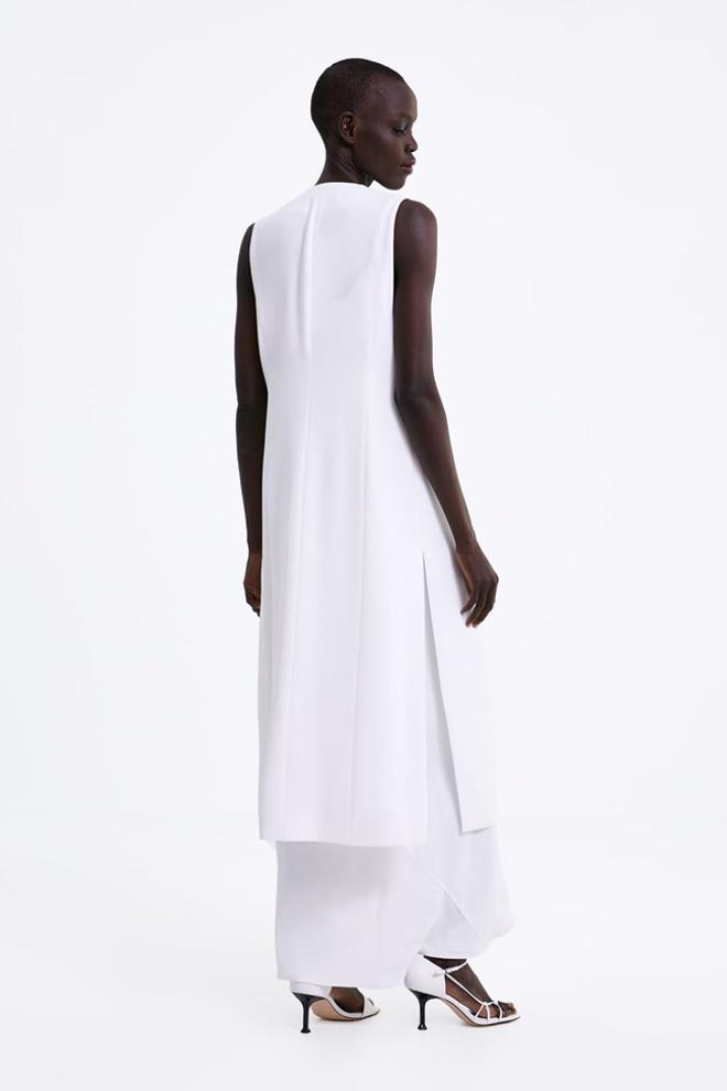 Chaleco largo de color blanco de Zara