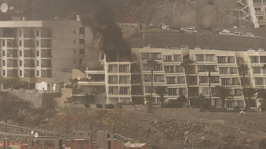 Incendio en unos apartamentos de playa del Cura