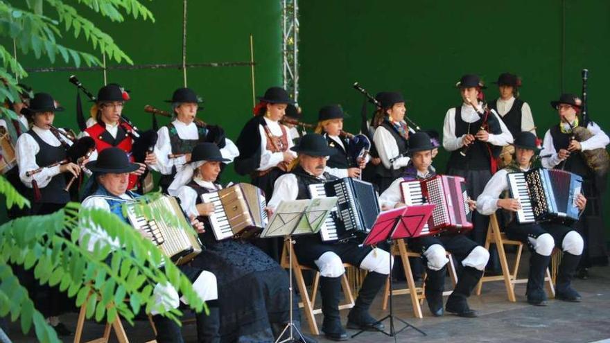 Un momento del concierto de tarde, el domingo, en las fiestas de Palmeira de Faro.