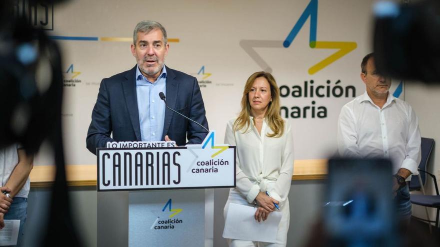 El secretario general de Coalición Canaria, Fernando Clavijo, en la sede de la formación. | |