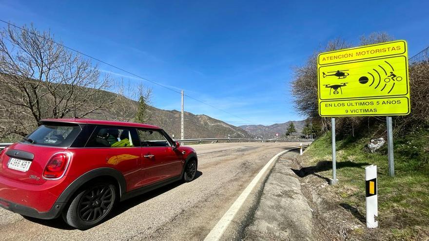 Los motoristas, vigilados en Pajares: la DGT ya controla la velocidad con drones