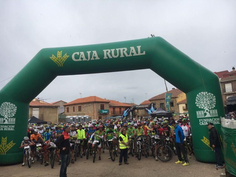 Marcha de ciclismo y senderismo en Carbajales de A