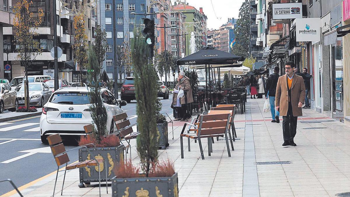 Un tramo de una de las aceras de la avenida de Galicia tras su reforma.