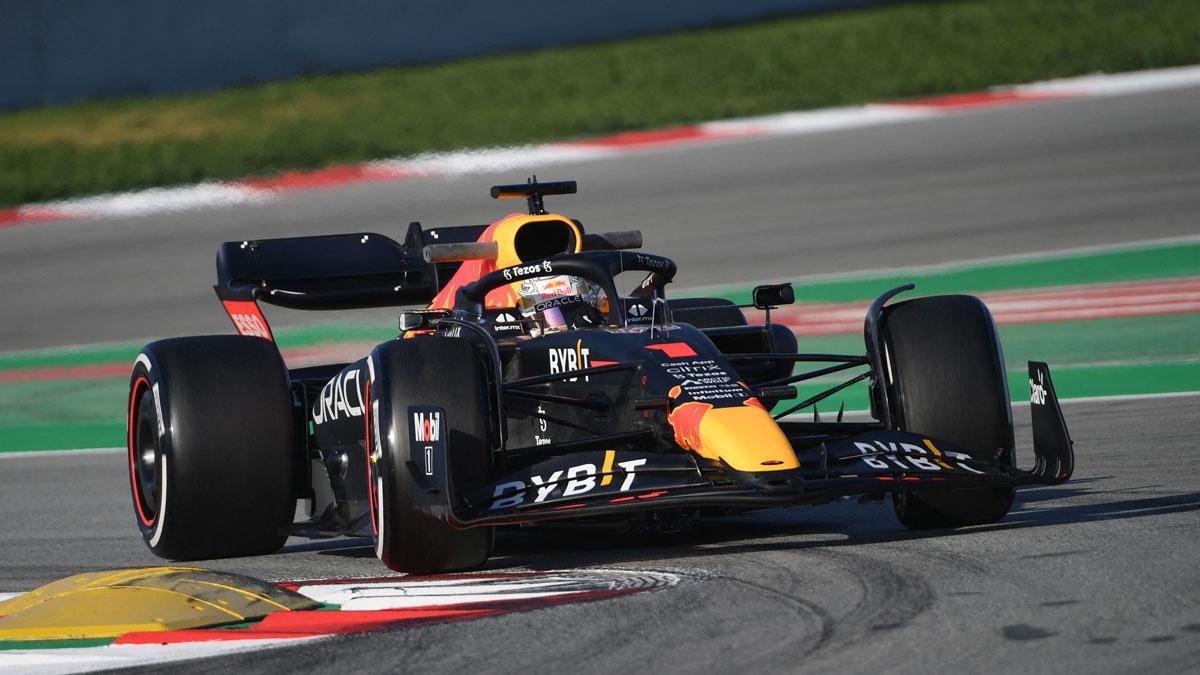 Verstappen rodando en el Circuit de Barcelona