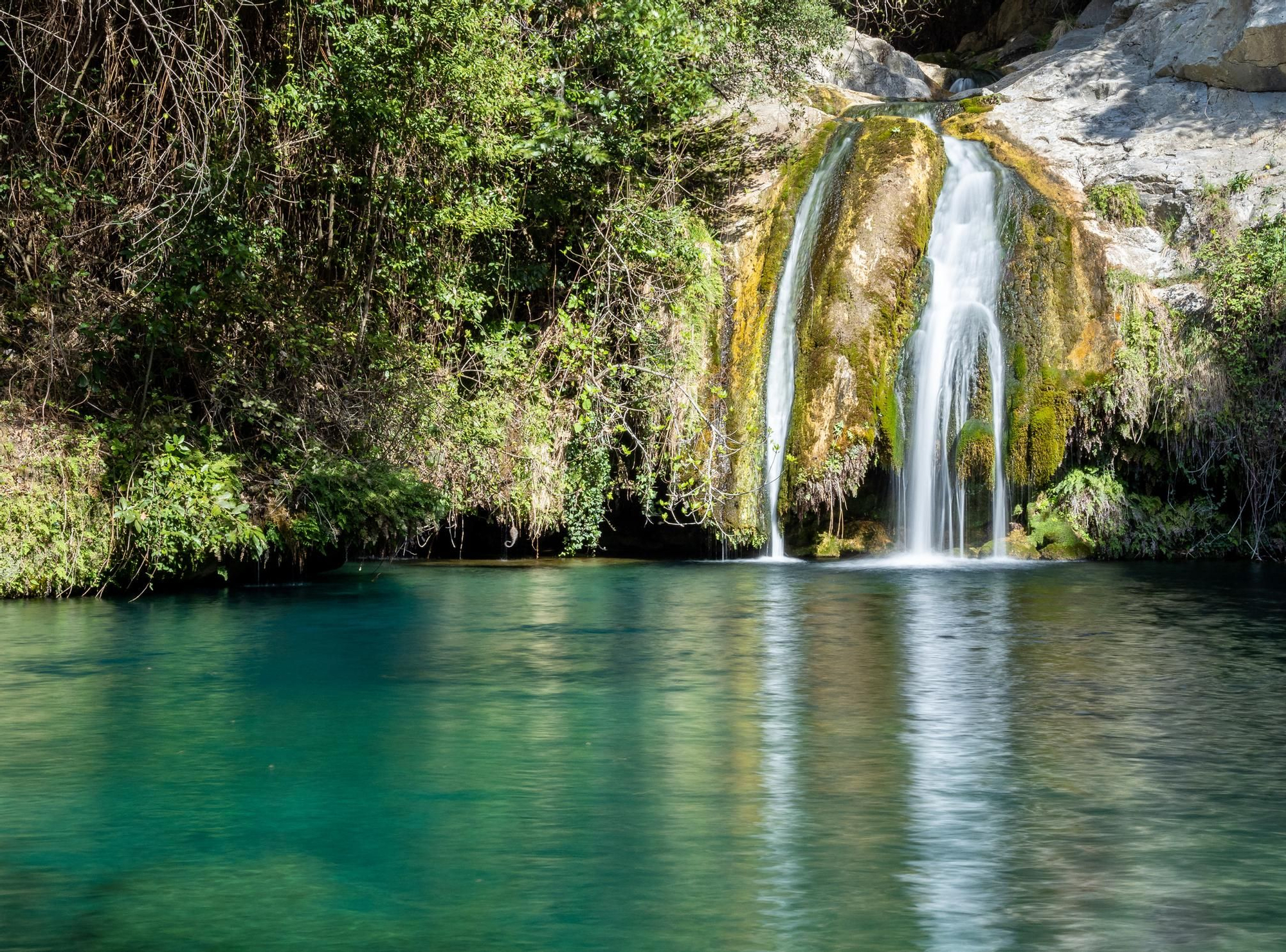 Cascada en la poza de Gorg Blau en Girona