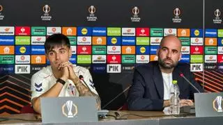 Claudio Giráldez y Miguel Román, en la previa del estreno del Celta en Europa League