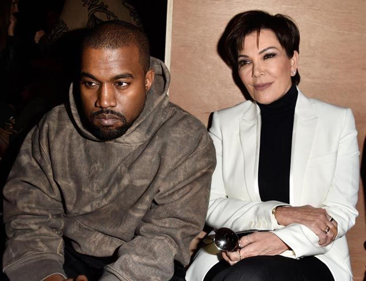 Kanye West y Kris Jenner, en el desfile de Givenchy en la Paris Fashion Week.